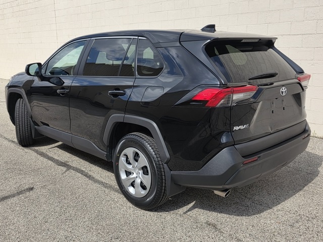 2023 Toyota RAV4 LE photo 3