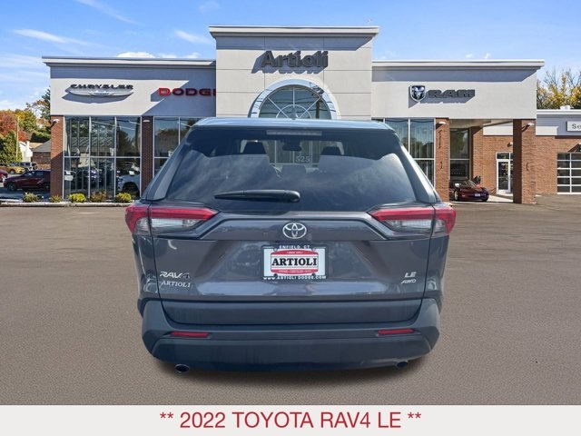 2022 Toyota RAV4 LE photo 3