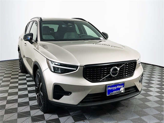 Certified Pre-Owned 2024 Volvo XC40 B5 Core 4D Sport Utility in