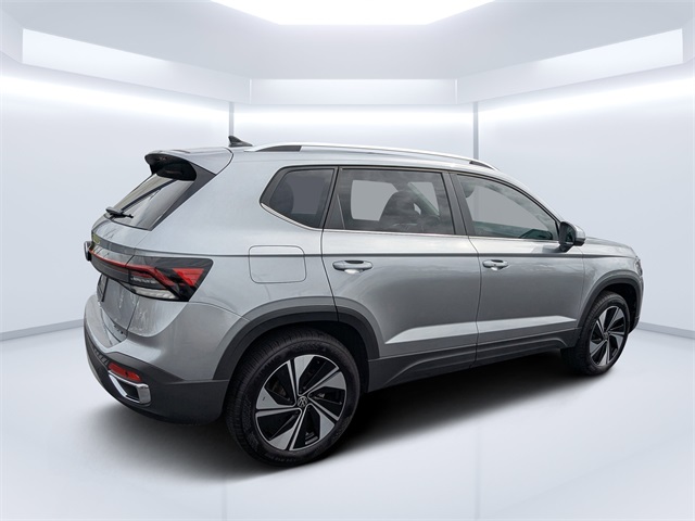 2025 Volkswagen Taos SE photo 3