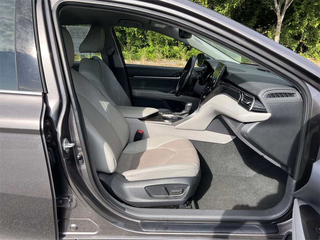 2023 Toyota Camry XSE photo 13