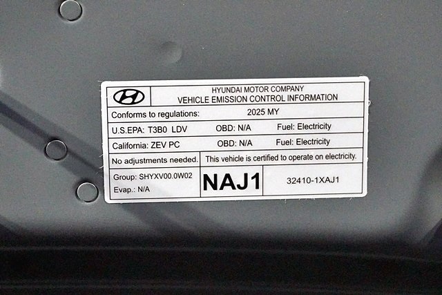 Used 2025 Green Hyundai SEL image 44