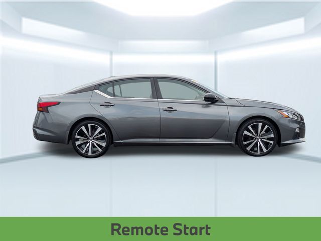 2022 Nissan Altima SR photo 4