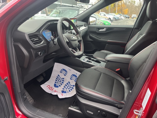 2025 Ford Escape ST-Line photo 2