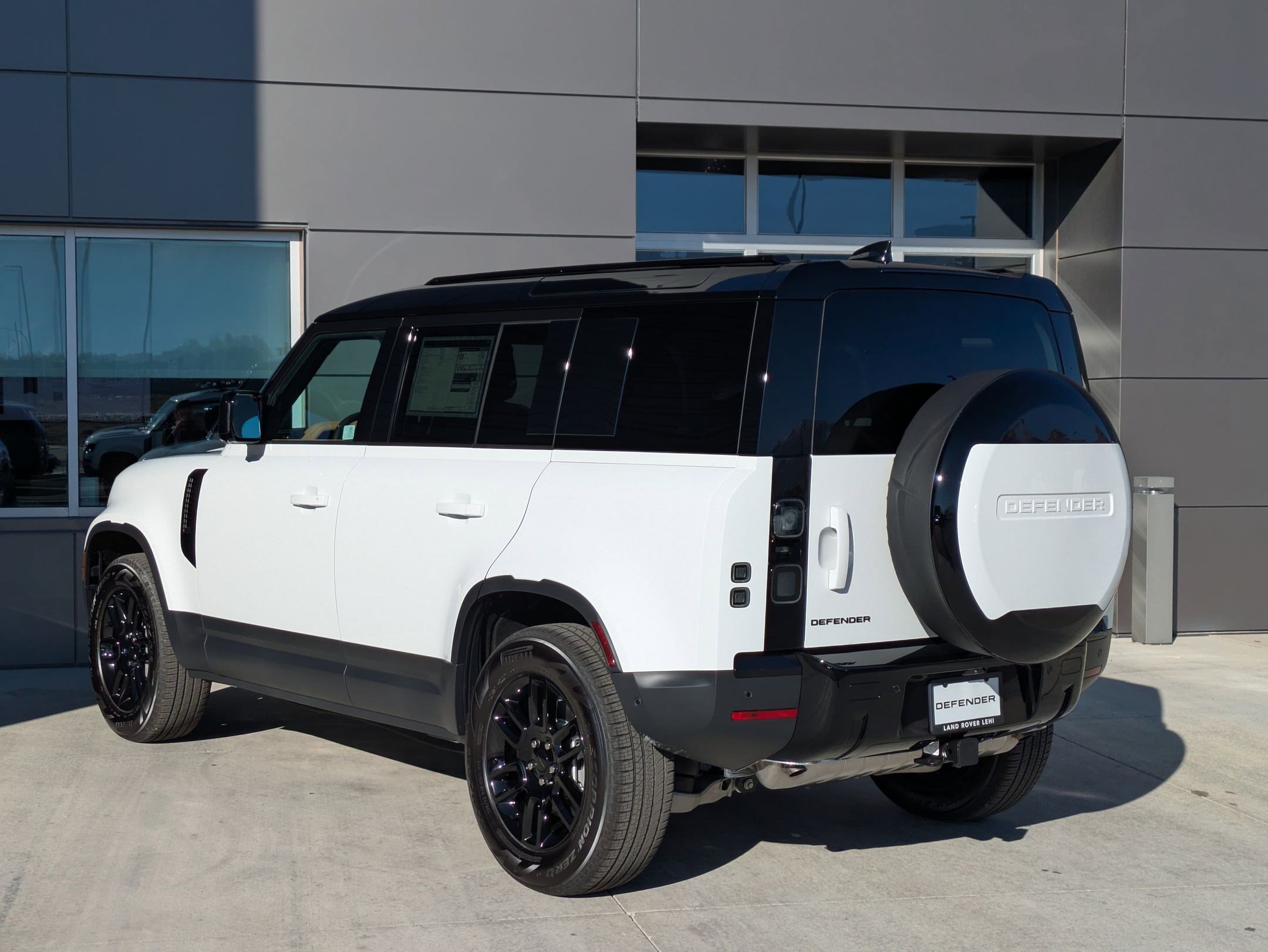 2026 Land Rover Defender S photo 4