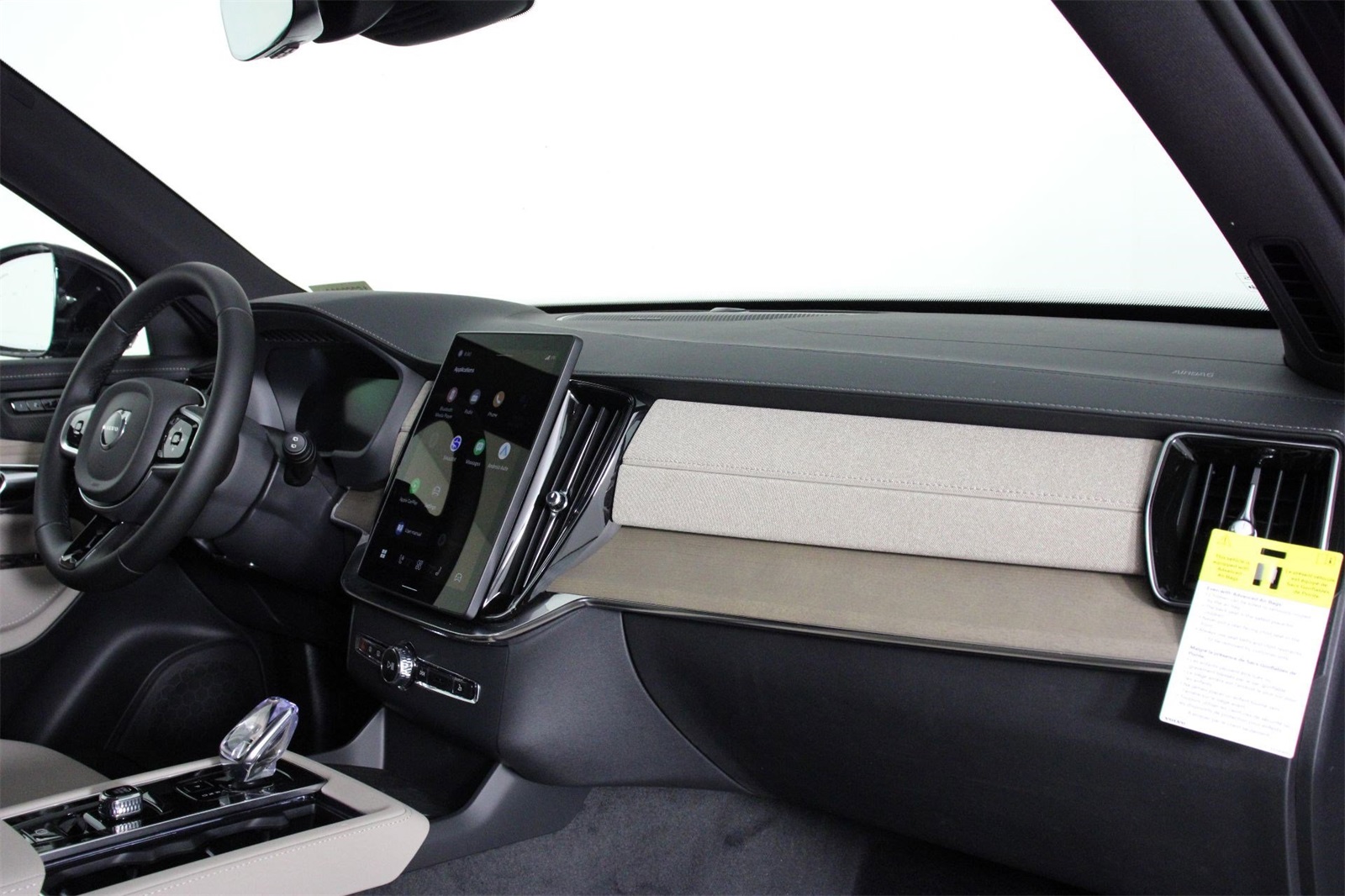 2026 Volvo XC90 B5 Plus photo 8