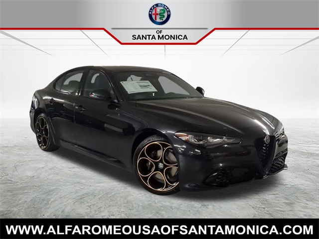 2025 Alfa Romeo Giulia Intensa