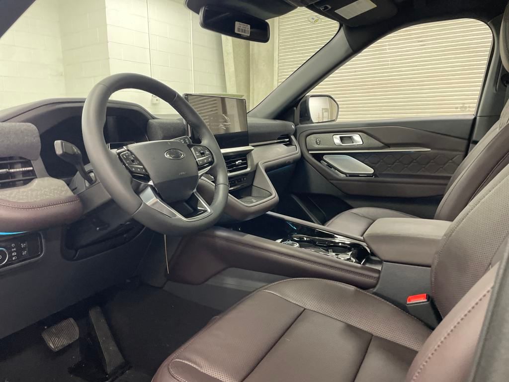 2025 Ford Explorer Platinum photo 3
