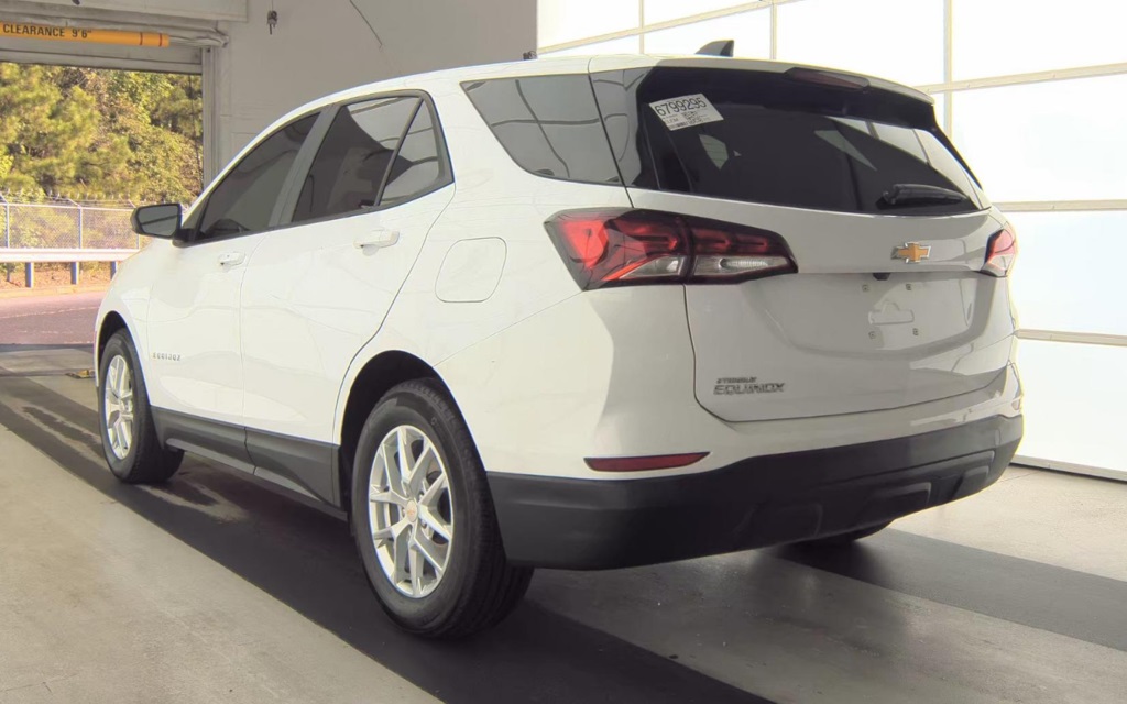 2023 Chevrolet Equinox LS photo 3