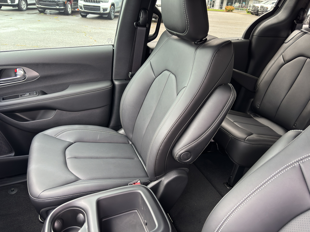 2026 Chrysler Voyager LX photo 26
