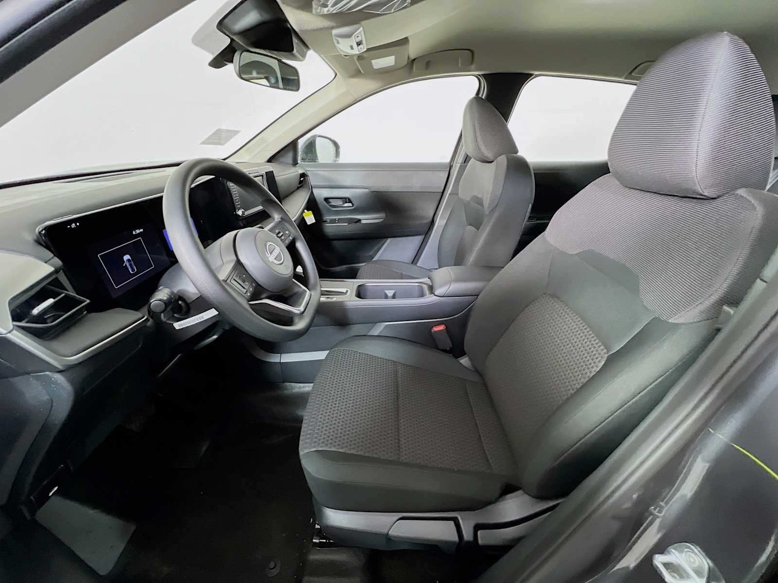 2025 Nissan Kicks S photo 4