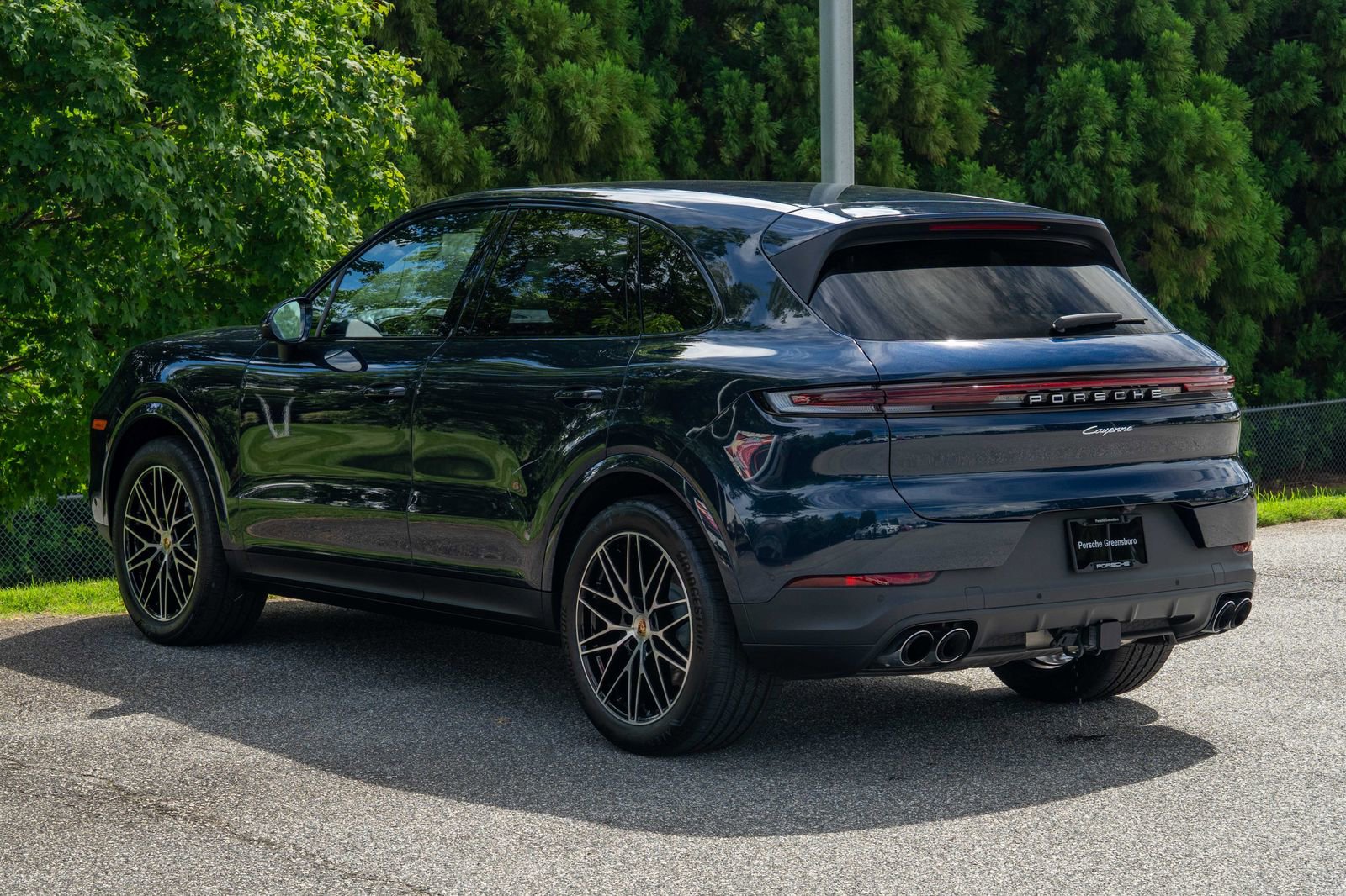 2025 Porsche Cayenne Base photo 3
