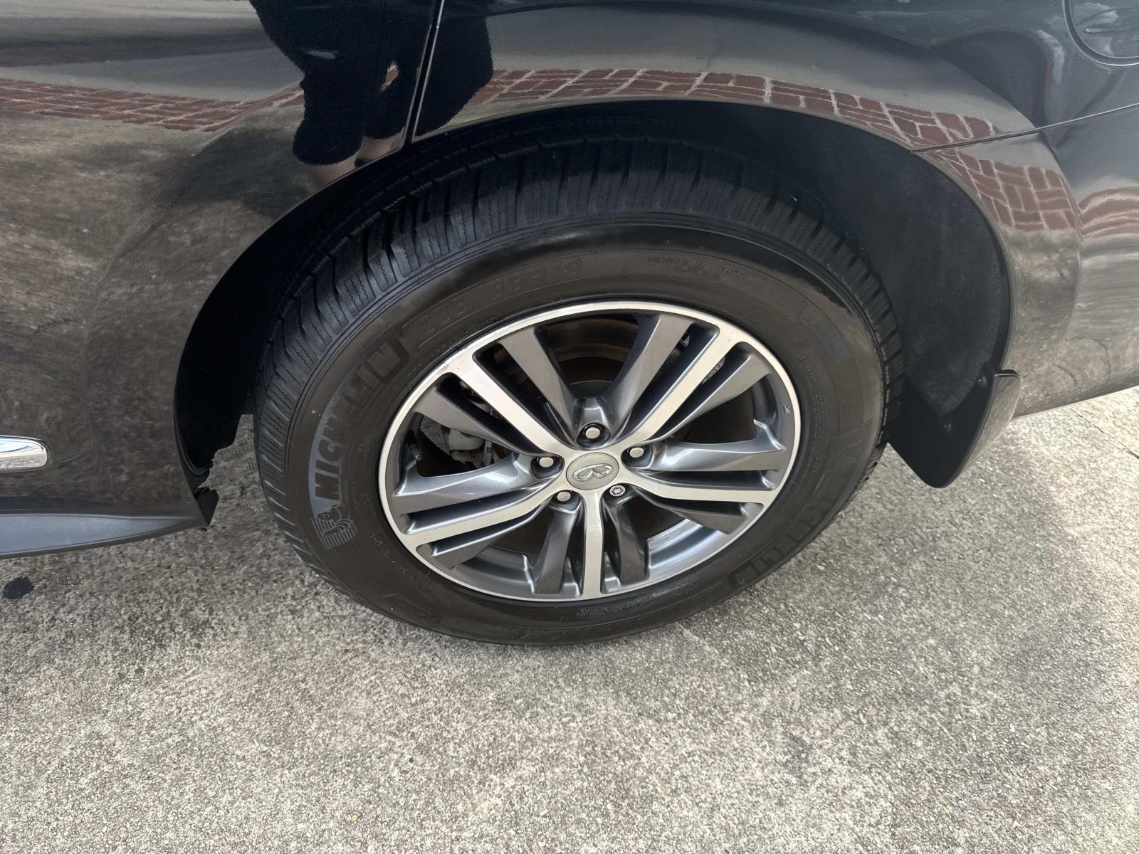 2020 Infiniti QX60 Luxe photo 4