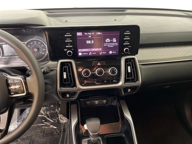 2022 Kia Sorento LX photo 19