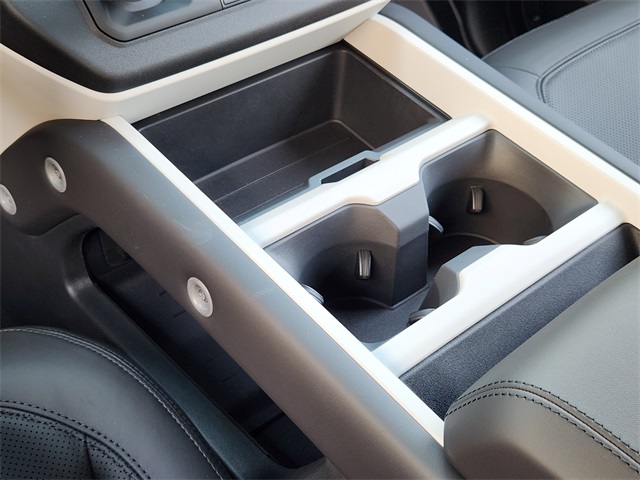 2025 Land Rover Defender 110 X-Dynamic SE photo 13
