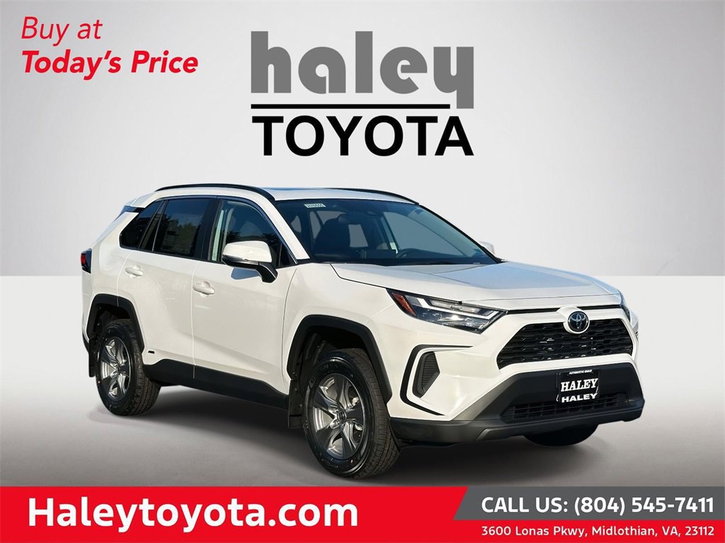 2025 Toyota RAV4 XLE's photo
