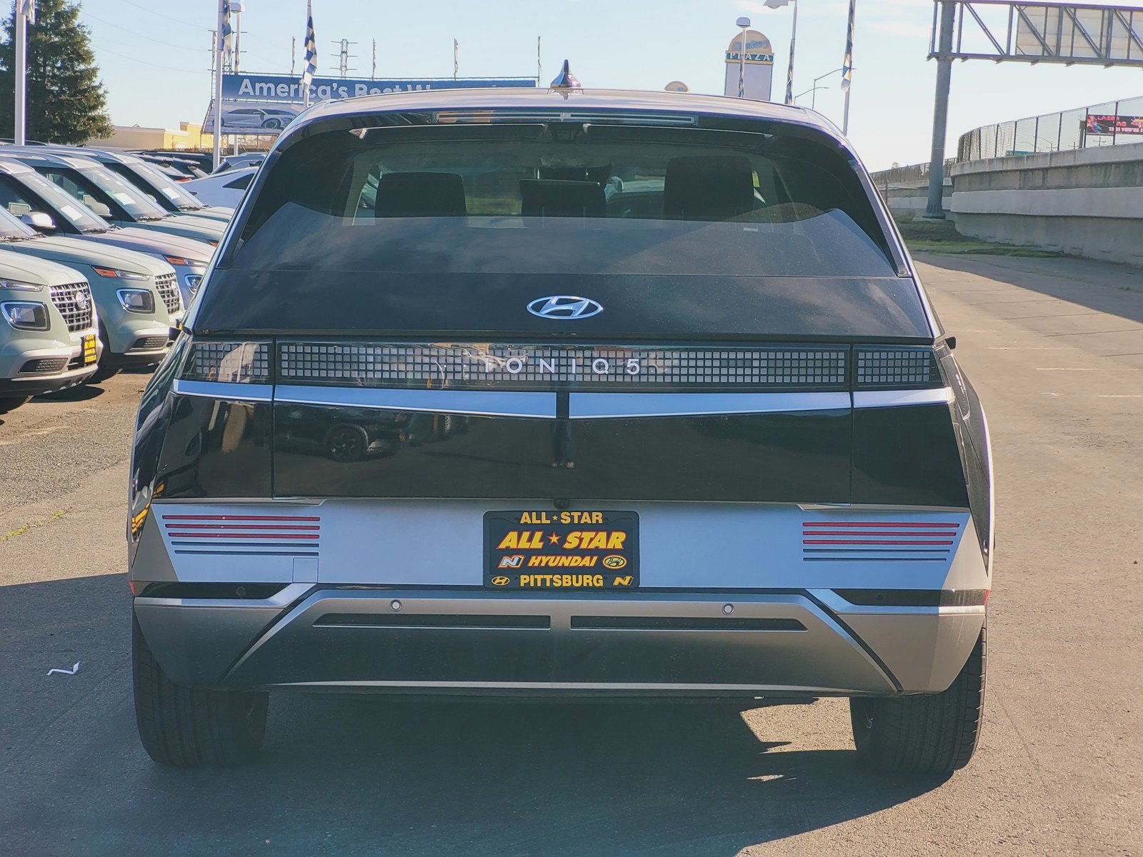 2024 Hyundai Ioniq 5 Limited photo 3