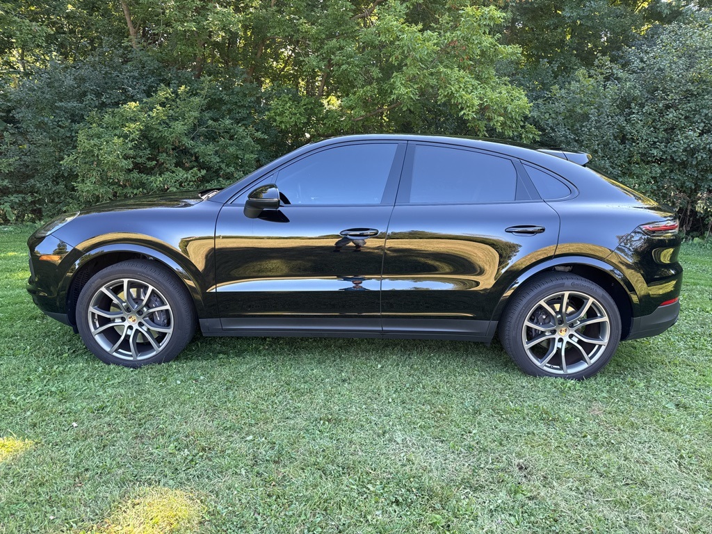 2023 Porsche Cayenne Coupe Platinum Edition photo 2