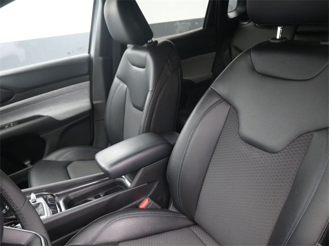 2024 Jeep Compass Latitude photo 28