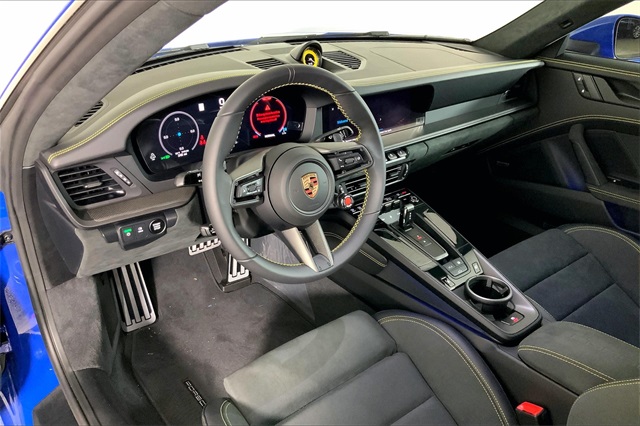 2025 Porsche 911 GTS photo 4