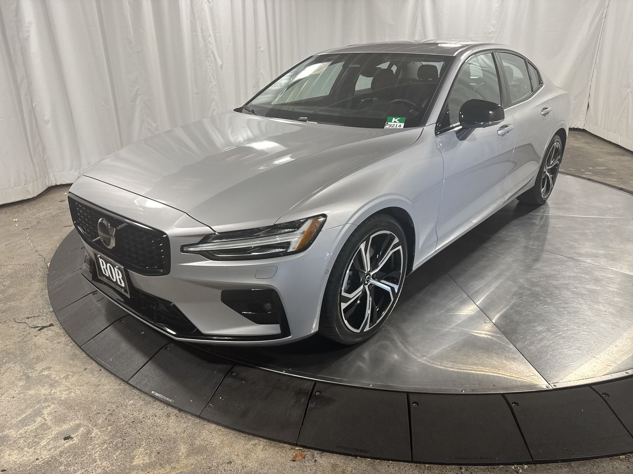 2024 Volvo S60 Plus's photo