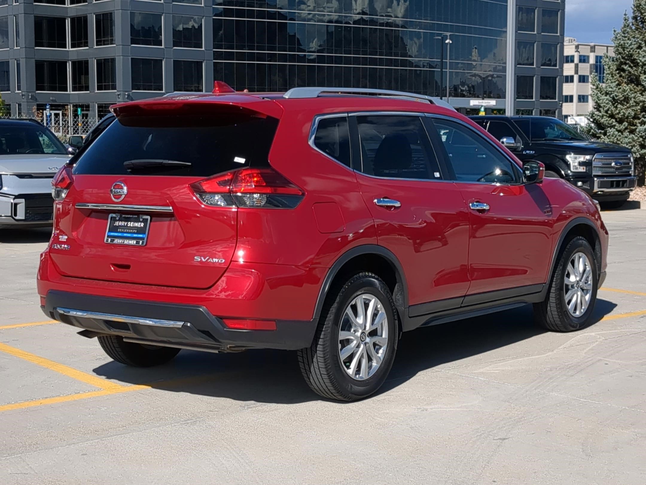 2017 Nissan Rogue SV photo 5