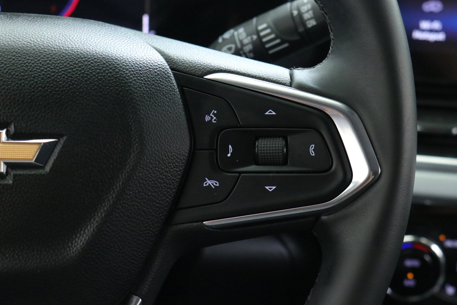 2025 Chevrolet Trax LT photo 11