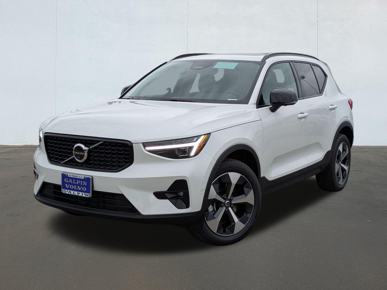 2026 Volvo XC40 Plus's photo
