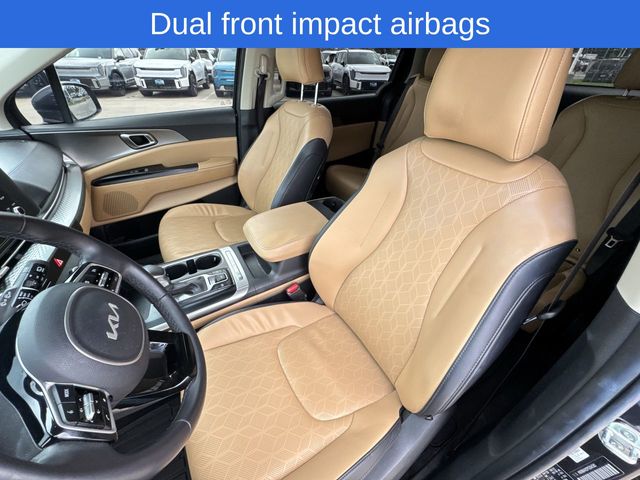 2023 Kia Carnival LX photo 11