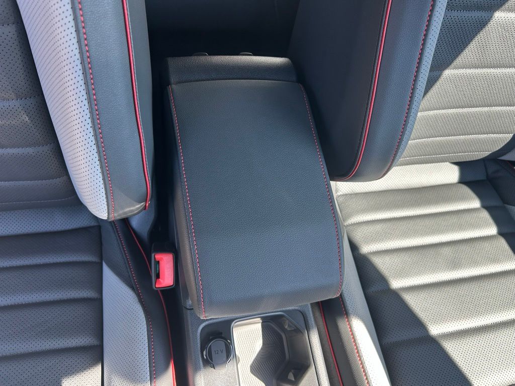 2025 Volkswagen Golf GTI SE photo 32