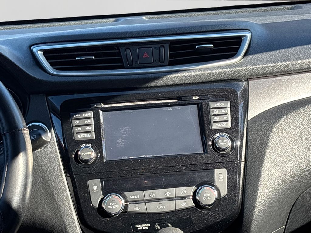 2016 Nissan Rogue SV photo 18