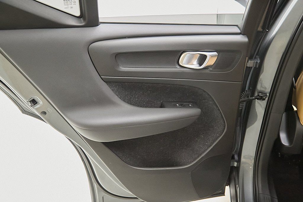 2019 VOLVO XC40 - Image 19