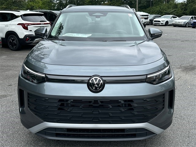 2025 Volkswagen Tiguan SE photo 2