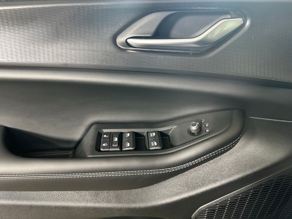 2025 Jeep Grand Cherokee Laredo photo 14