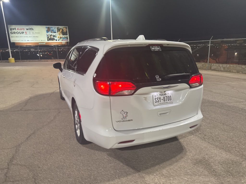 2020 Chrysler Voyager LXi photo 14
