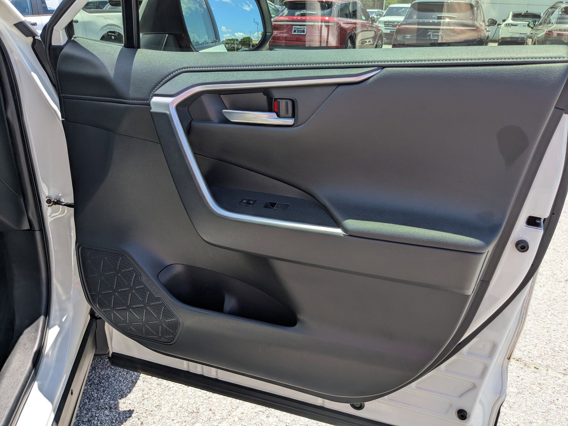 2022 Toyota RAV4 Hybrid Limited photo 31