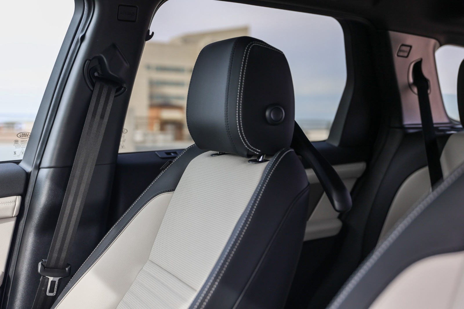 2025 Land Rover Discovery Sport Dynamic SE photo 23