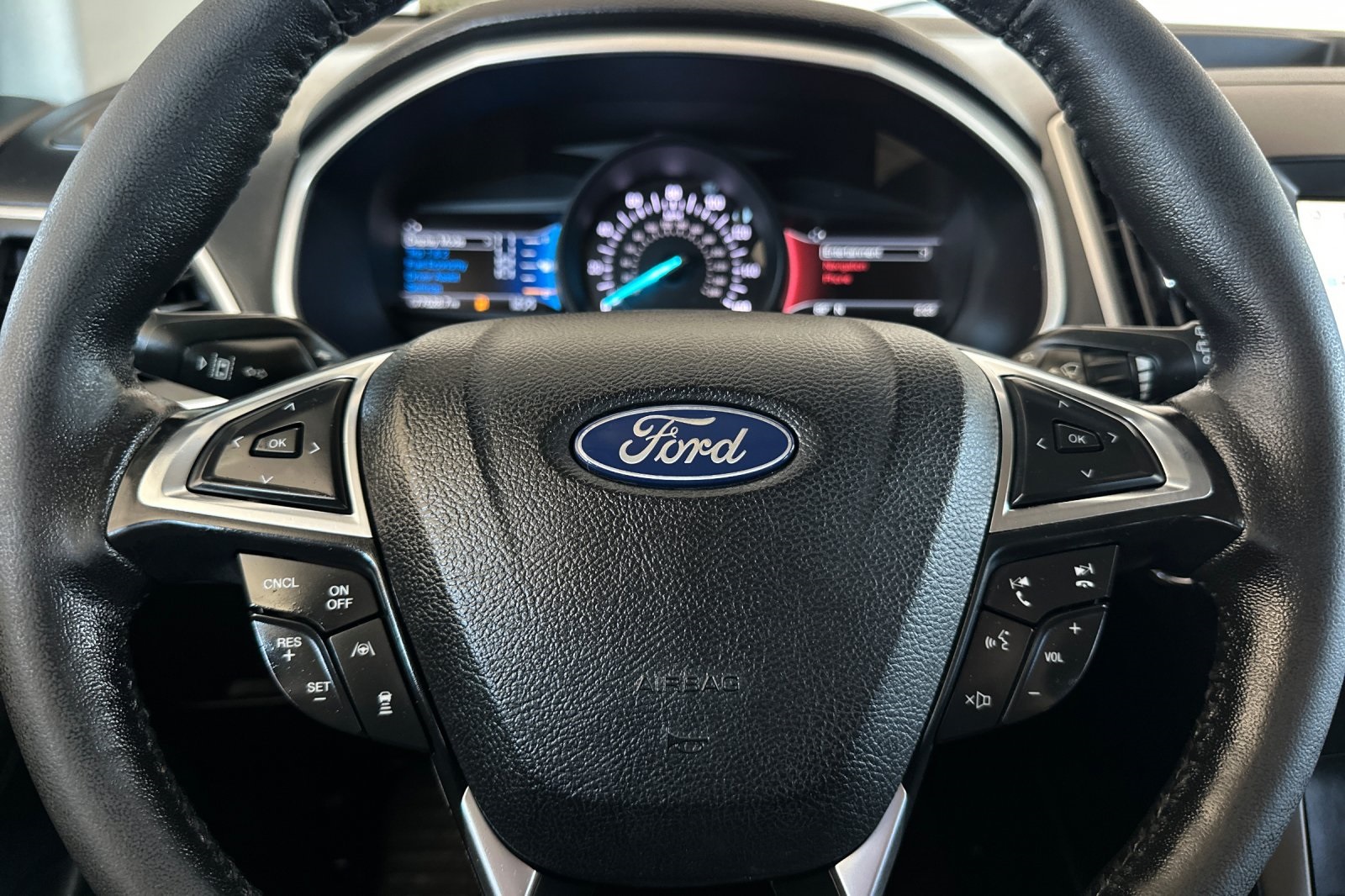 2020 Ford Edge SEL photo 22