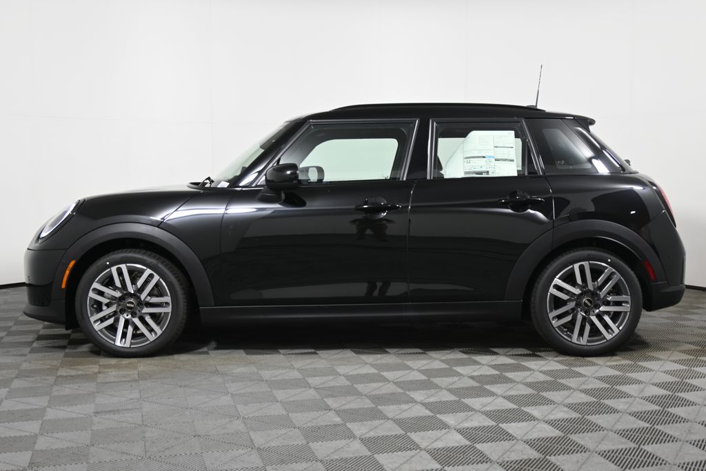 2026 Mini Cooper 4 Door Hardtop Signature photo 2