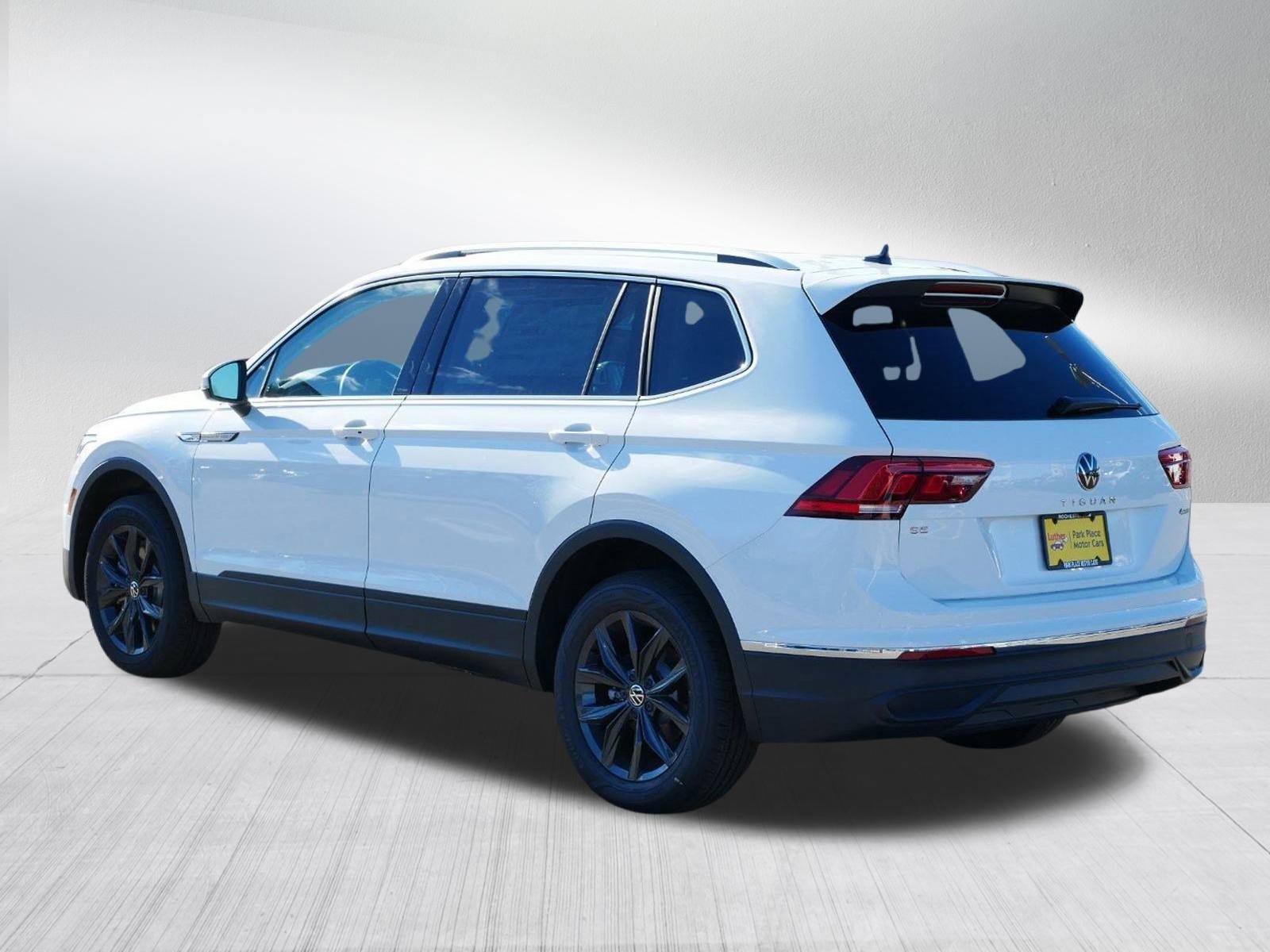 2024 Volkswagen Tiguan SE photo 2