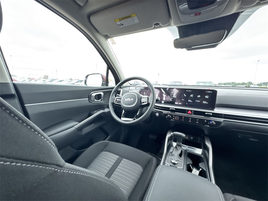 2025 Kia Sorento LX photo 15