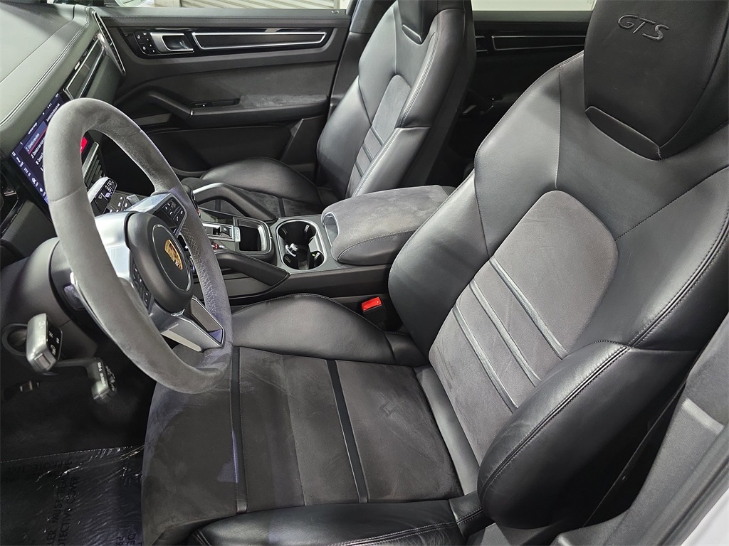 2021 Porsche Cayenne GTS photo 3