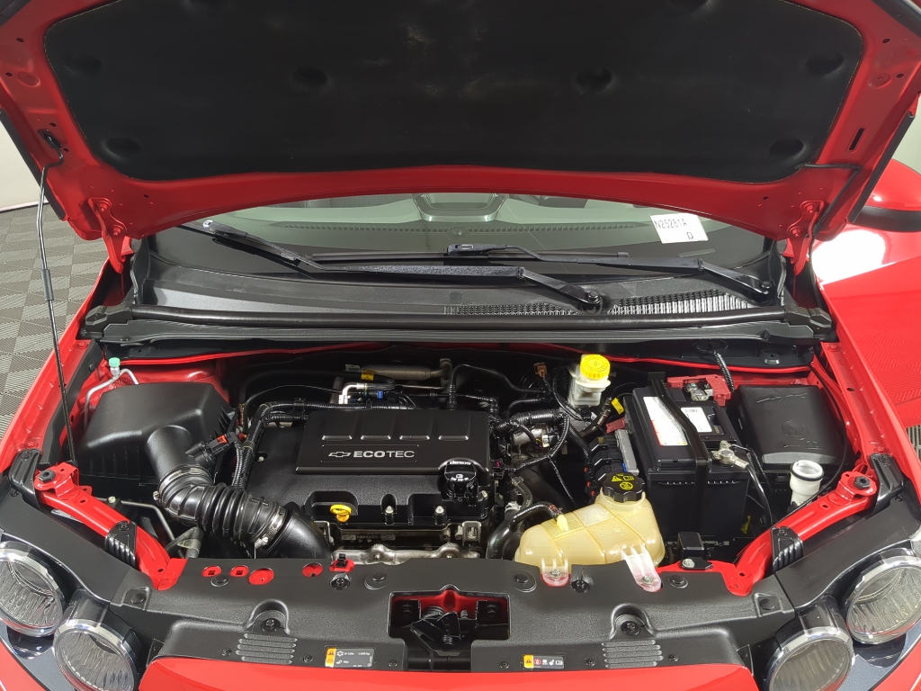 2015 Chevrolet Sonic LTZ photo 21