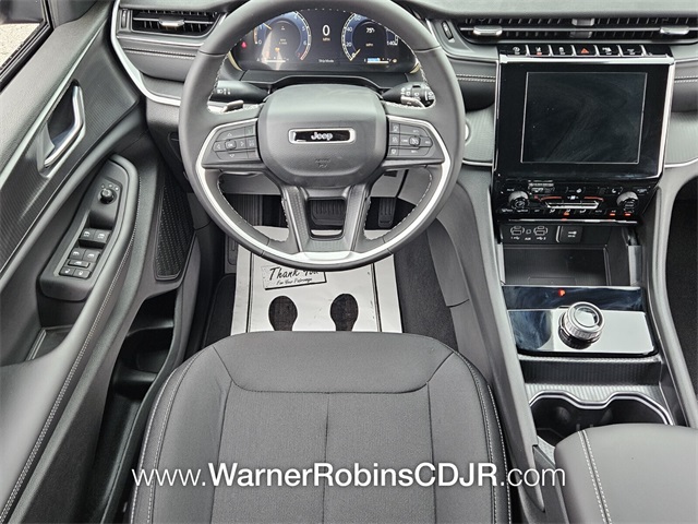 2025 Jeep Grand Cherokee Laredo photo 7