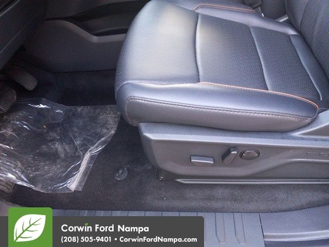 2025 Ford F-150 Lariat photo 12