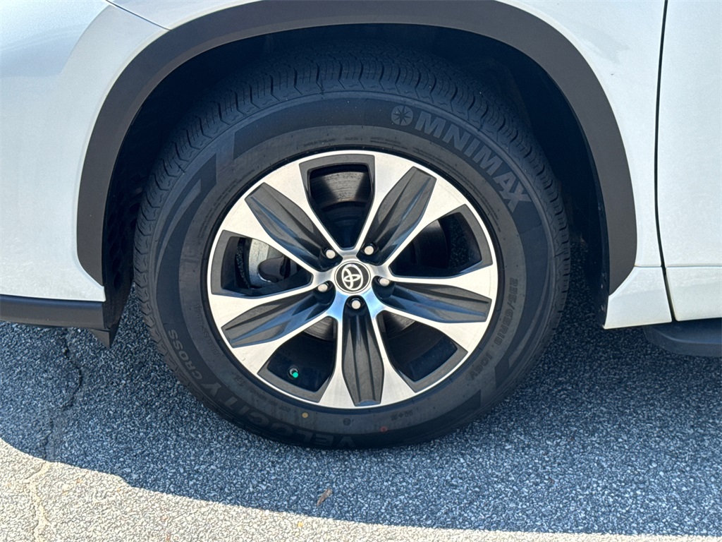 2021 Toyota Highlander XLE photo 11
