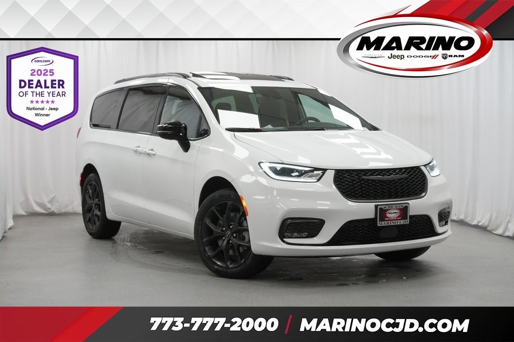 2026 Chrysler Pacifica Limited's photo