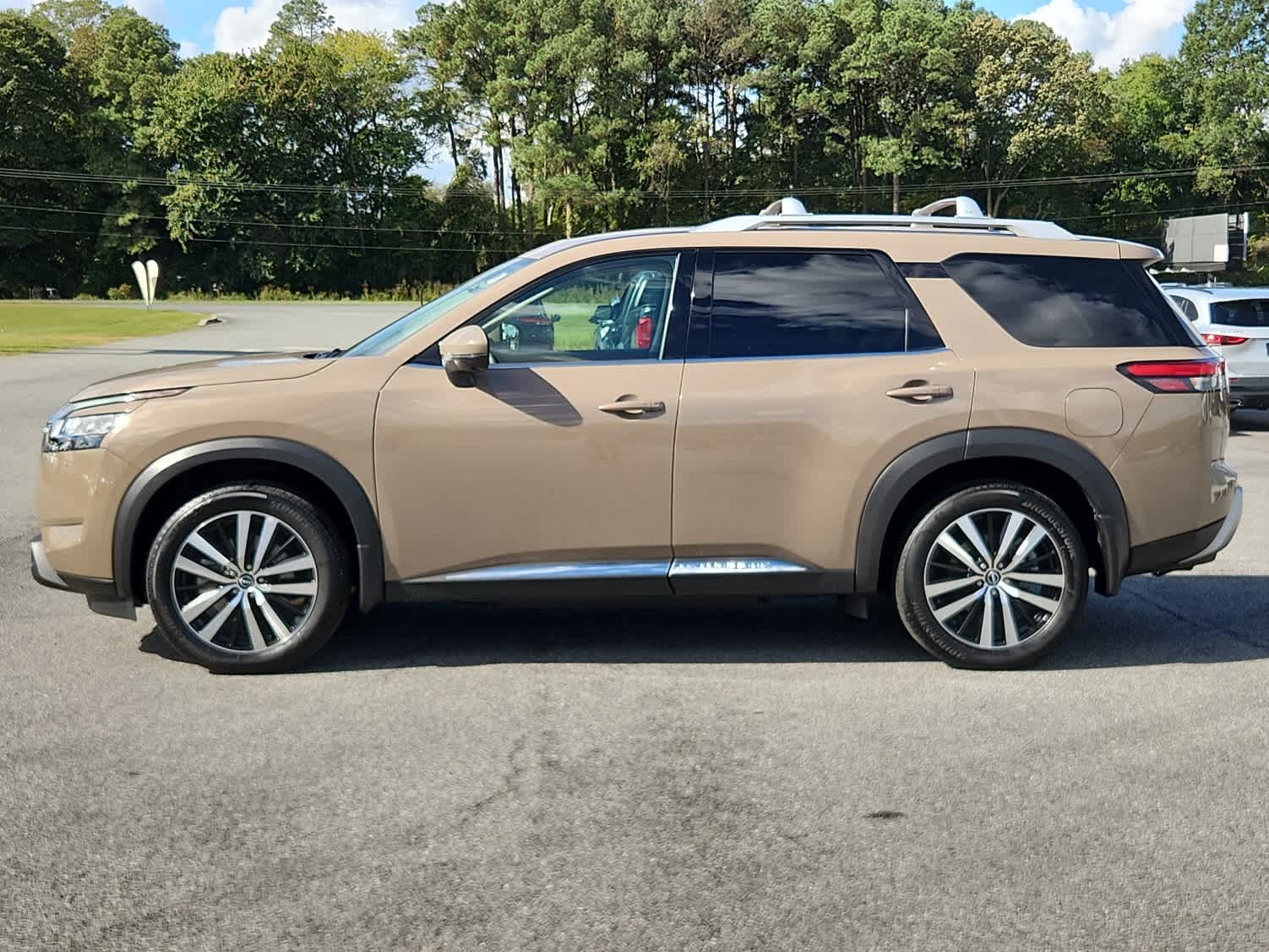 2024 Nissan Pathfinder Platinum photo 4
