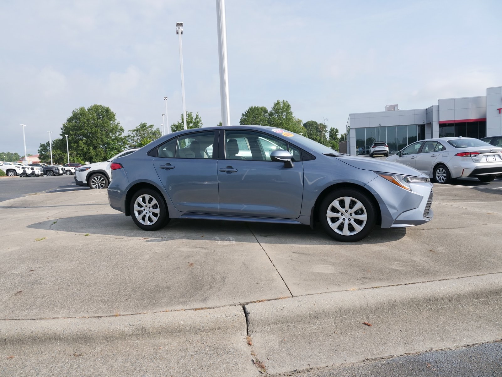 2025 Toyota Corolla LE's photo