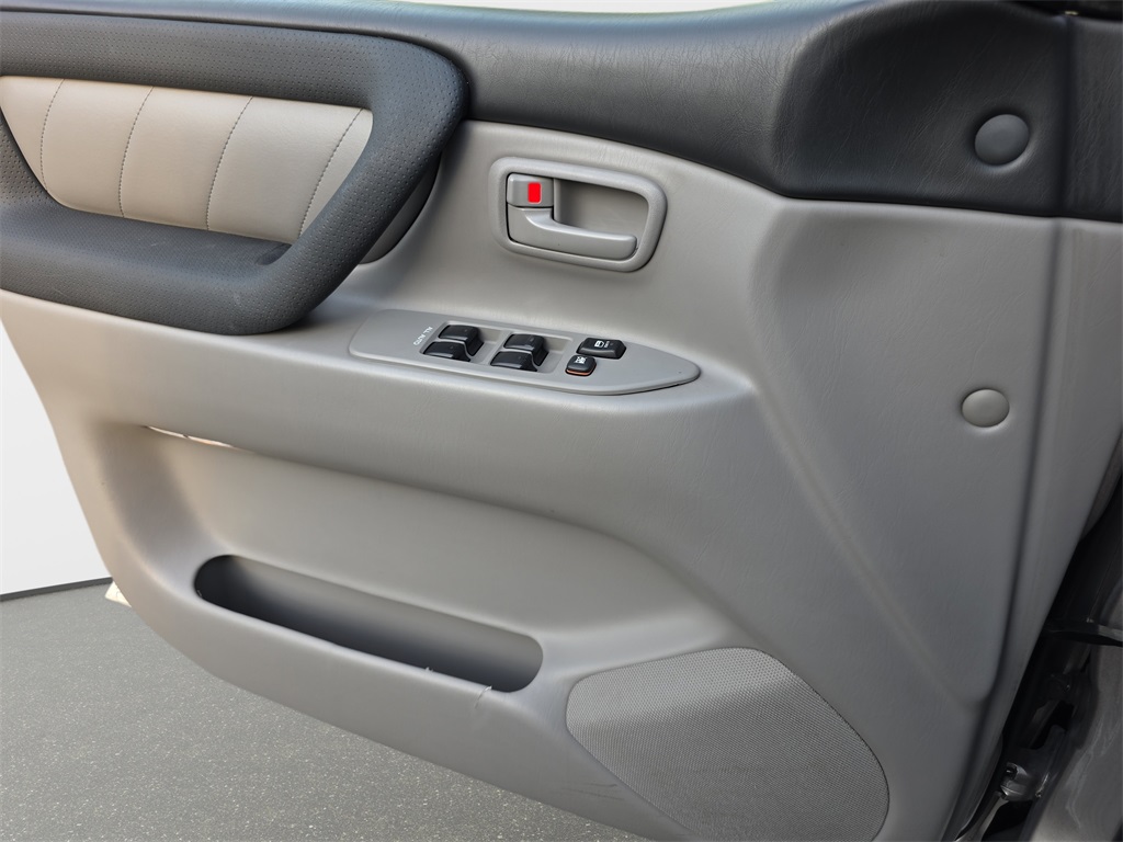 2006 Toyota Land Cruiser Base photo 22